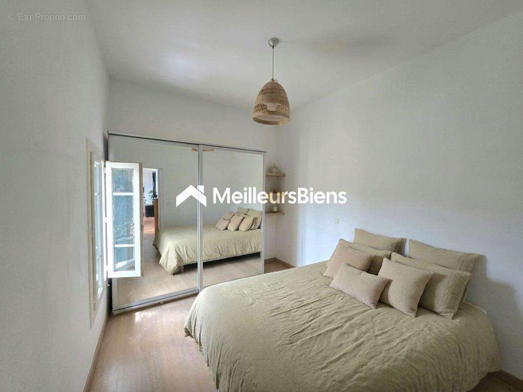 À 2 pas du Vidourle : ancienne école rénovée avec 4 chambres, garage et potentiel locatif - photo 13