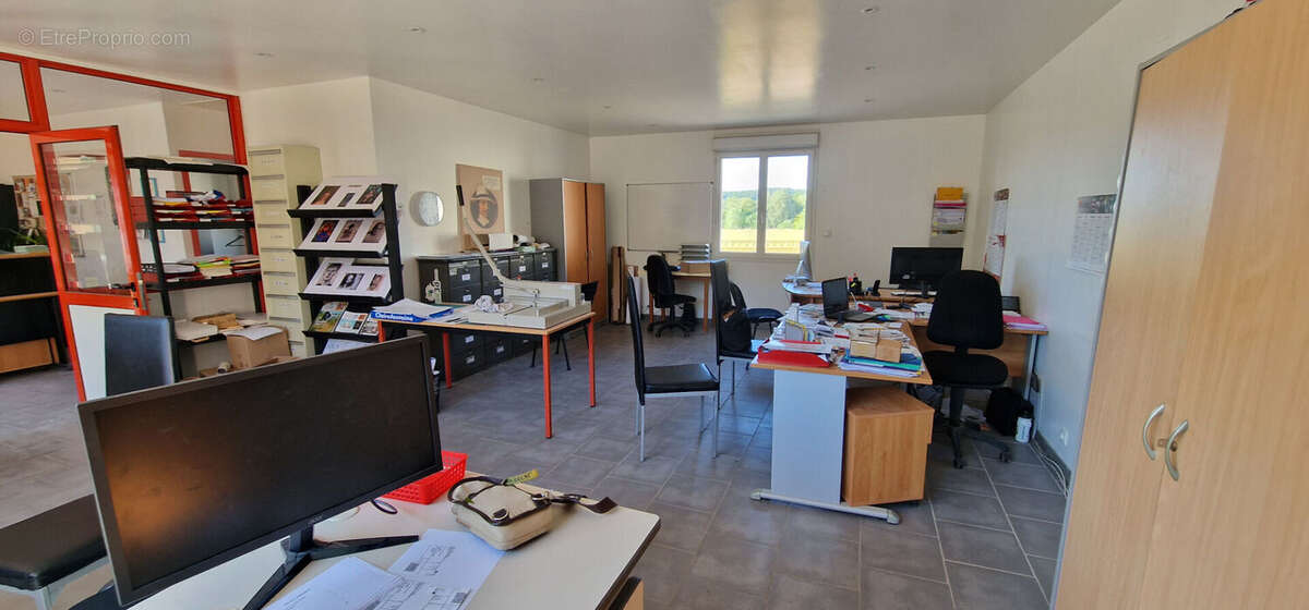 Commerce à YZEURES-SUR-CREUSE