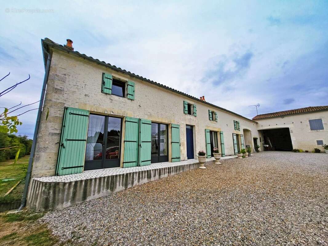 Maison à SAINT-FORT-SUR-LE-NE