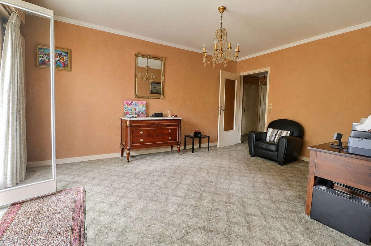EXCLUSIVITE - CHAMBOURCY - Appartement de 87.64m² au 2ème étage. - photo 2