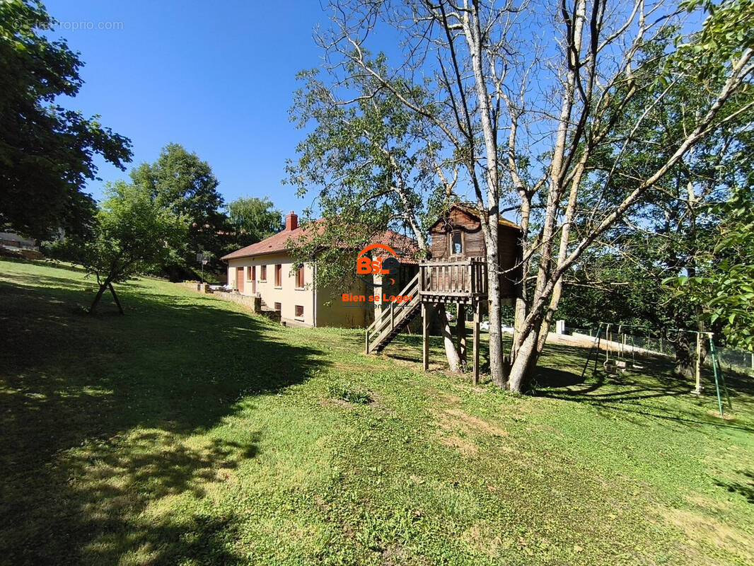 A vendre, grande villa 4 chambres Moissat - Agence Immobilière BSLE PONT DU CHATEAU  - Maison à MOISSAT