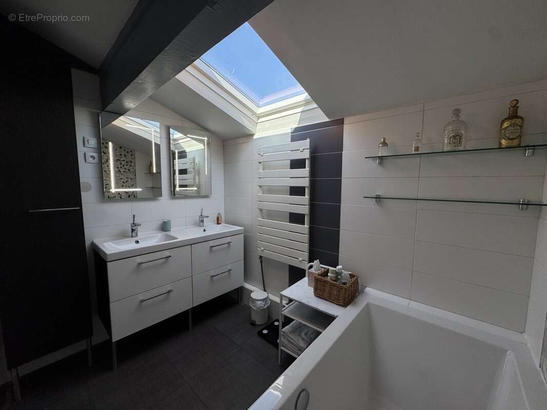 Appartement en duplex avec grande terrasse à vendre 5 pièces MEYZIEU (69) - photo 7
