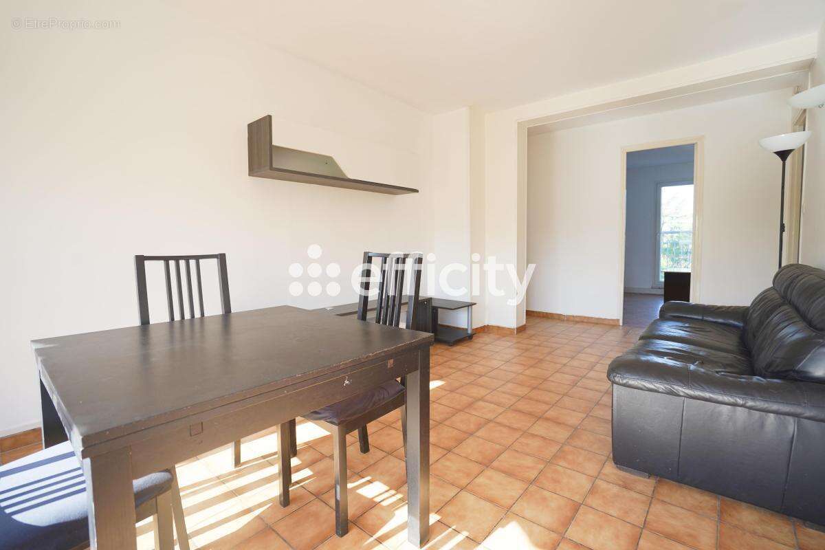Appartement à FRESNES