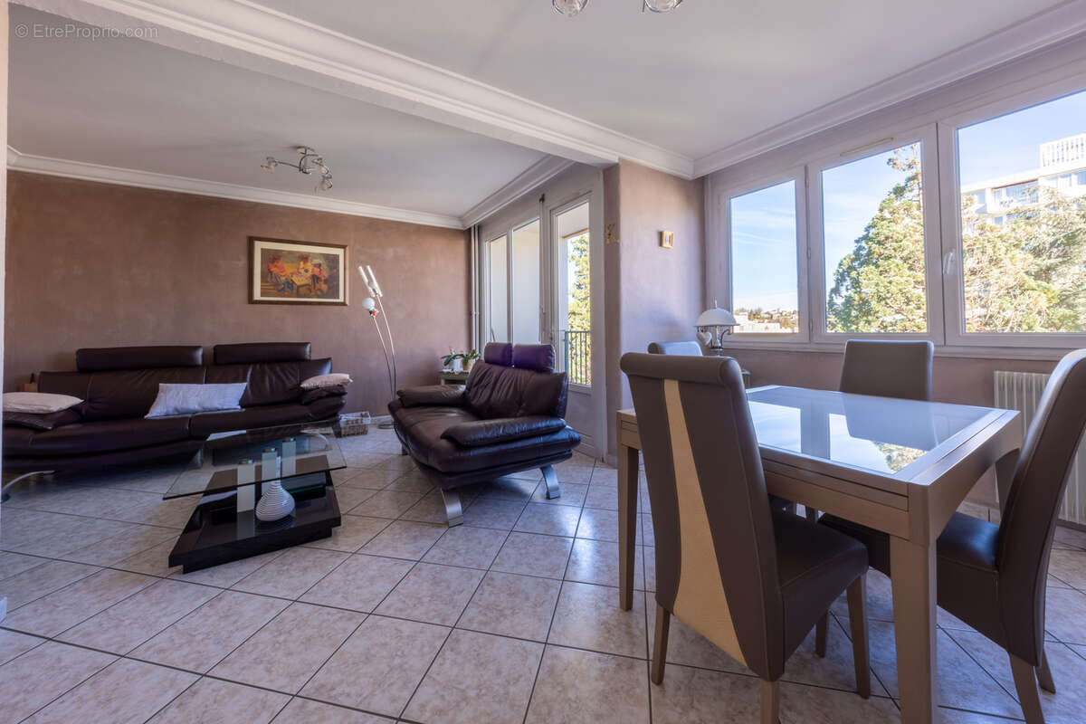 Appartement à SAINT-ETIENNE