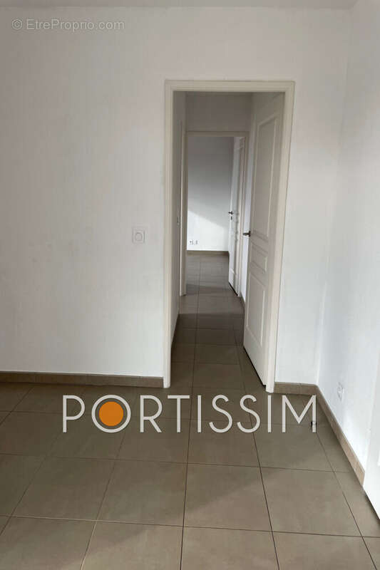 Appartement à SAINT-LAURENT-DU-VAR