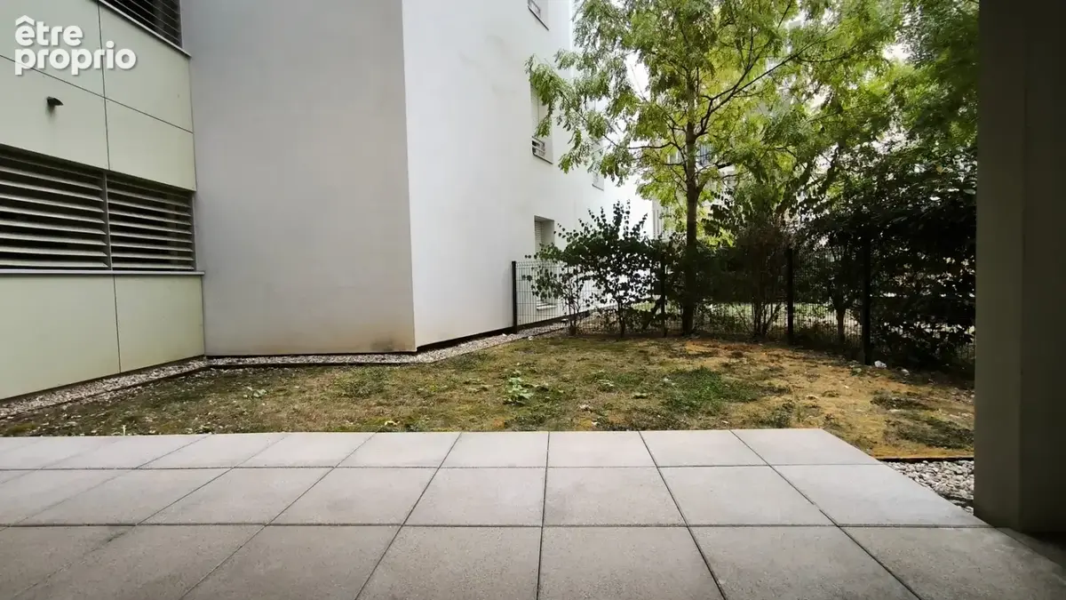  saint-priest – t2 rez-de-jardin  45 m² d’extérieur  tram t2 - photo 2