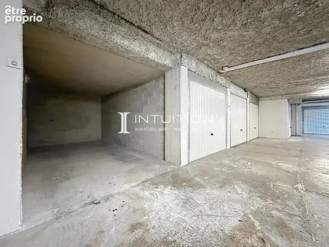 Cannes – Quartier des Anglais : élégant 3 pièces entièrement rénové avec terrasse de 17 m², garage et cave - photo 14