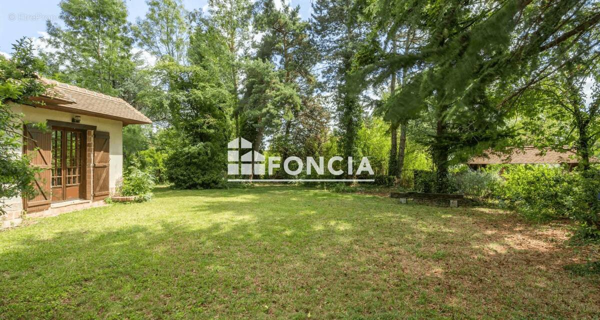 Terrain à VERRIERES-LE-BUISSON