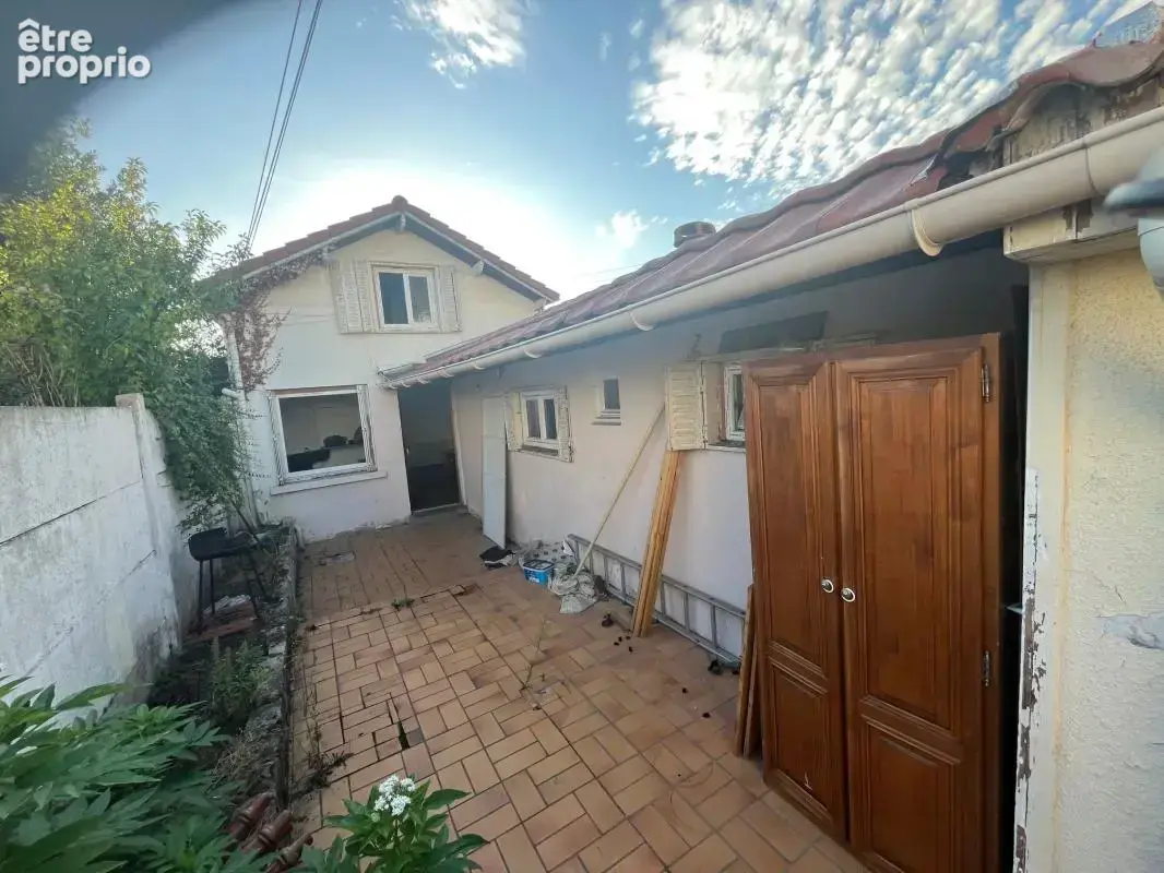 Maison à rénover en fond de parcelle de 240m² de terrain. Idéalement située à moins de 10 minutes à pied de la gare, cette maiso - photo 19