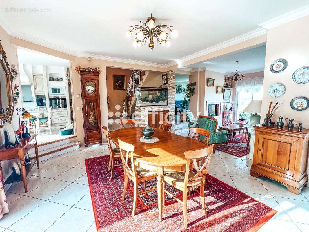 Maison 234 m² à Saint-Quay-Perros  - photo 11