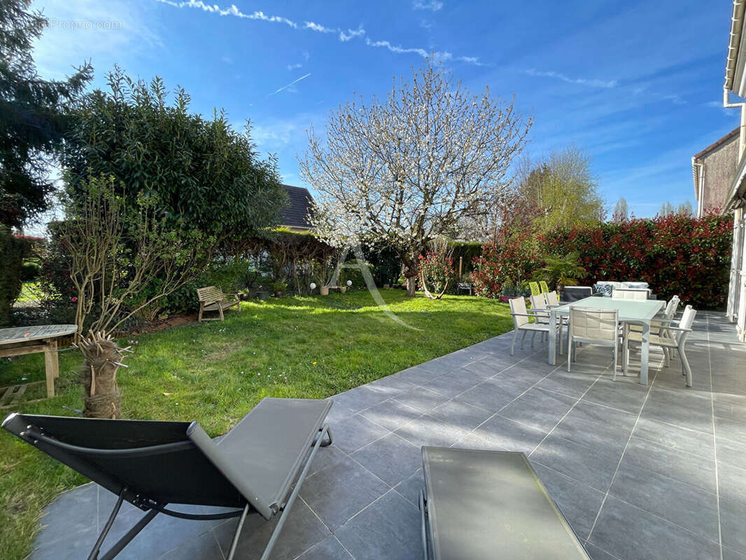 Maison à CHEVRY-COSSIGNY