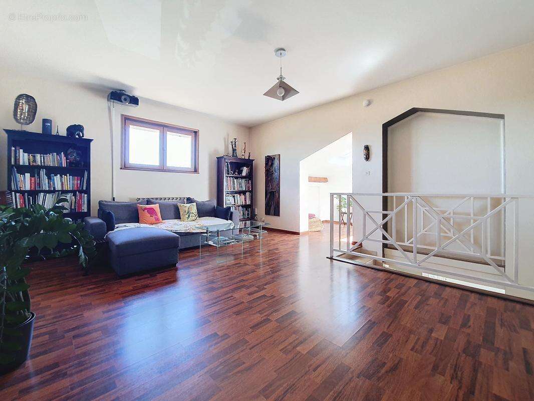 Maison - 3 Chambres - possibilité 4 - Cave - Buanderie - Terrasse - Balcon - Jardin - Piscine - Au calme - photo 17