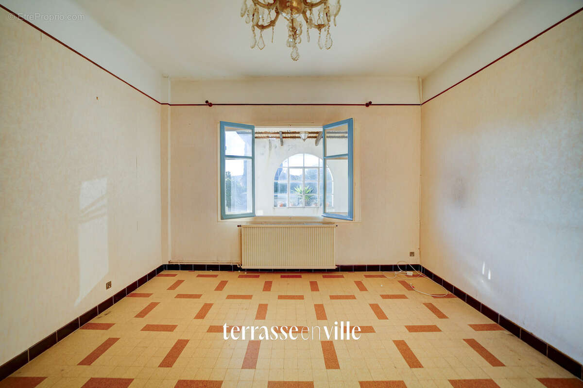 Appartement à CEYRESTE