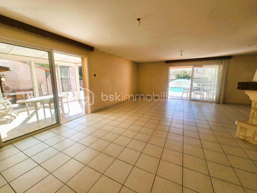 Maison à MONTELIMAR