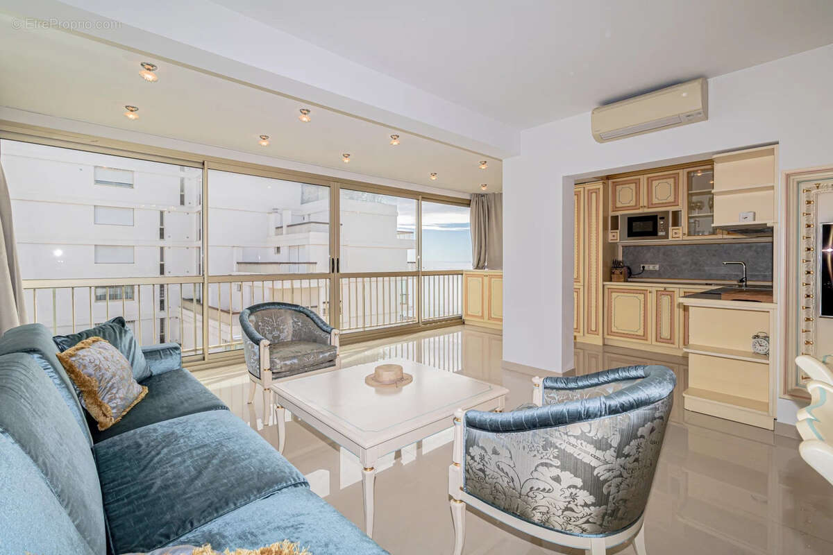 Appartement à MANDELIEU-LA-NAPOULE