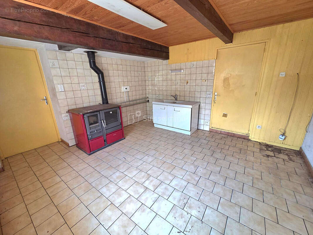 Ancien corps de ferme 5 pieces 93.7 m² sur terrain de 18.87 ares 119000 euros - photo 2