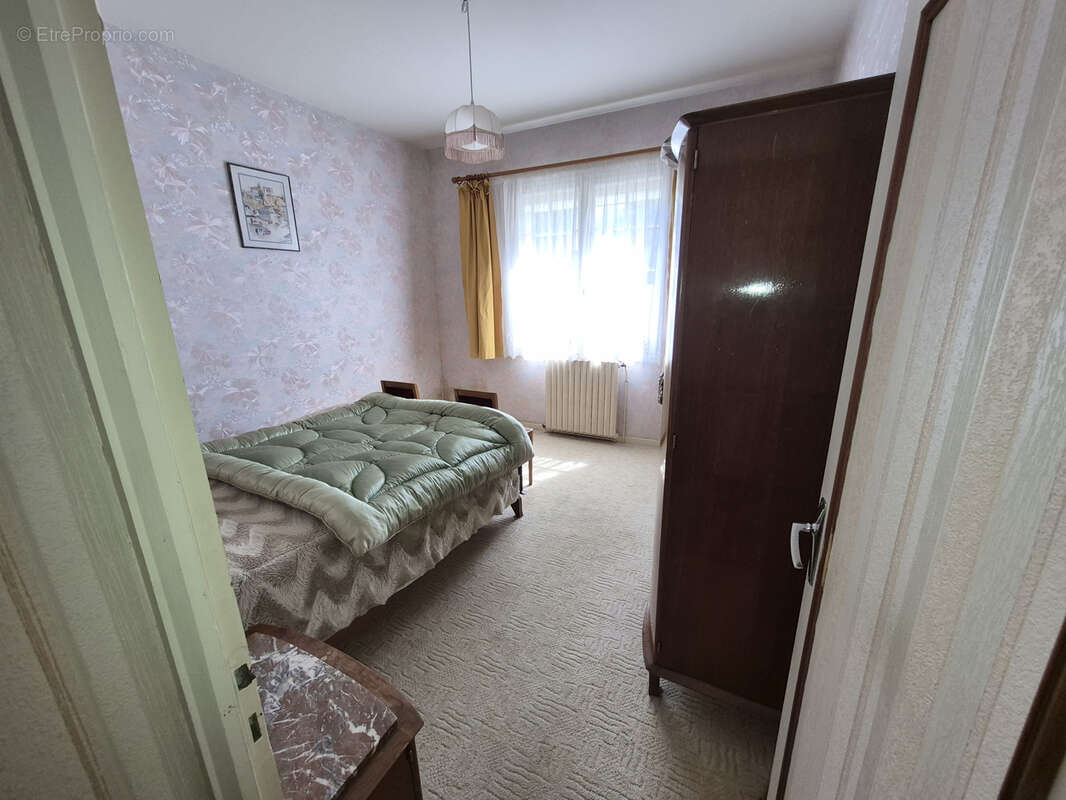 Maison avec dépendance et 2000 m2 terrain - photo 7