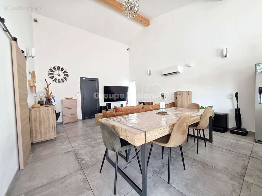 Superbe maison plain-pied de 2018 T4  96 m²  Piscine  Proche centre-ville - photo 13