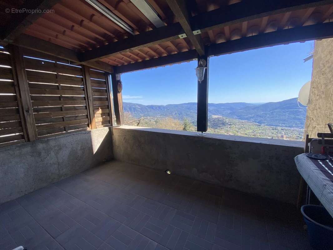Appartement à BERRE-LES-ALPES