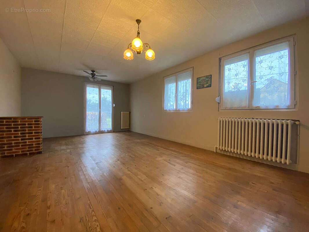 Maison à NEUILLY-SAINT-FRONT