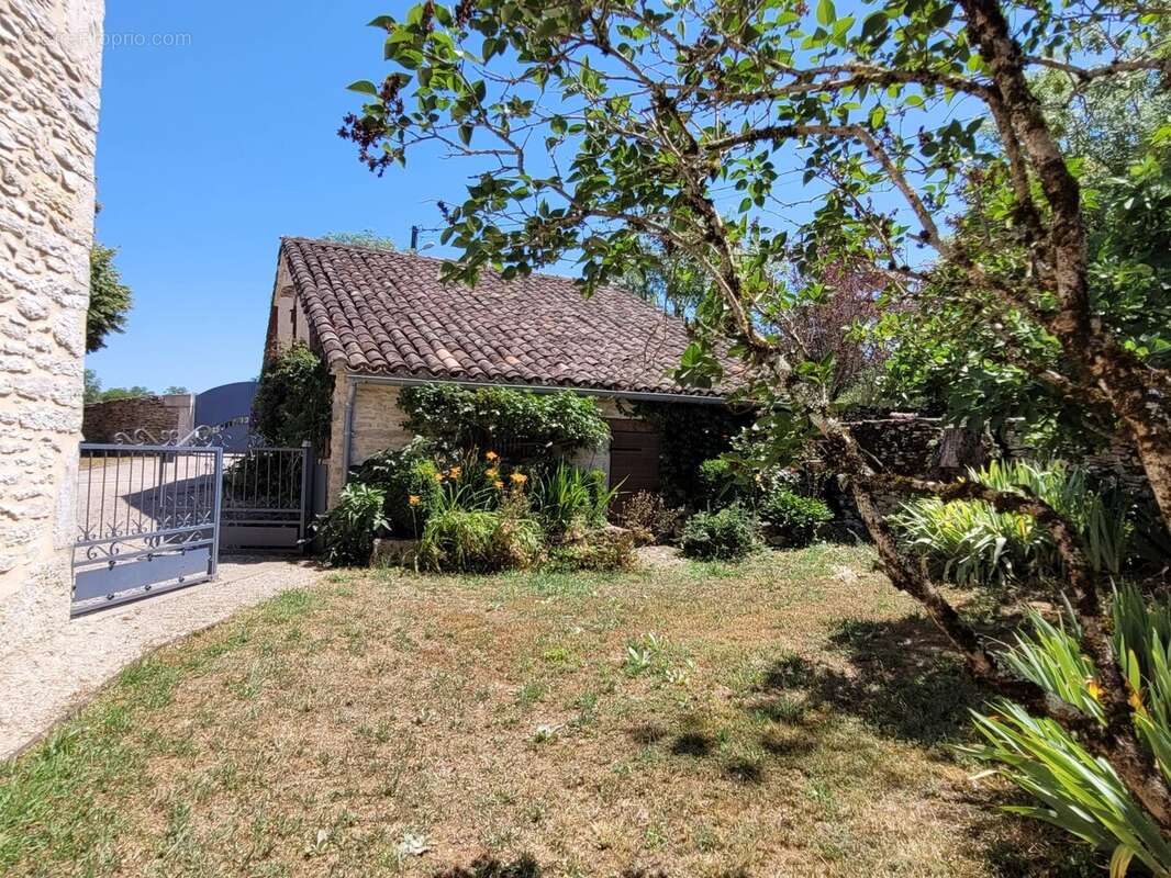 Charmante propriété en pierre avec dépendance, sur plus de 2500 m² de terrain, à 20 minutes de Cahors - photo 20