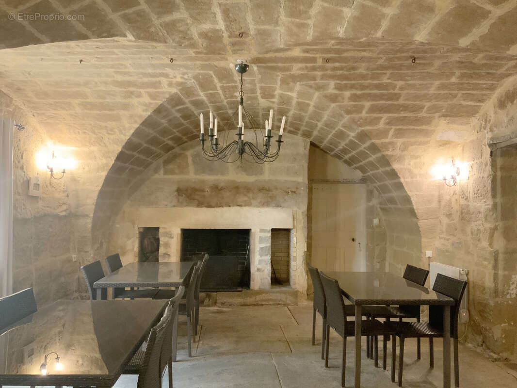 Mas de village du XIXo siècle avec cour , piscine dans un village avec commerces. - photo 16