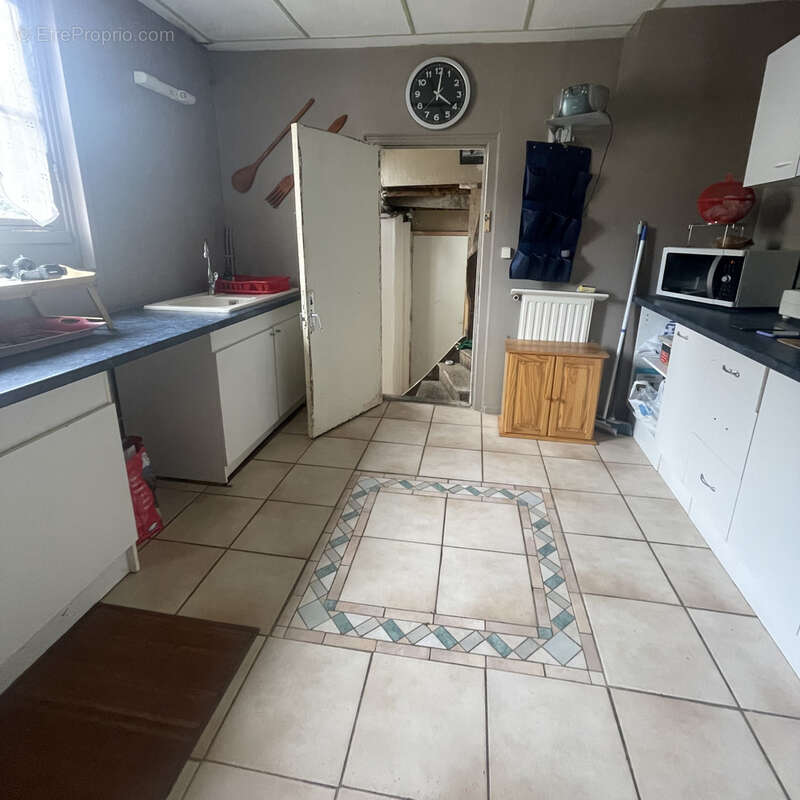 Sury-en-Vaux, située proche des commerces dans un - photo 6