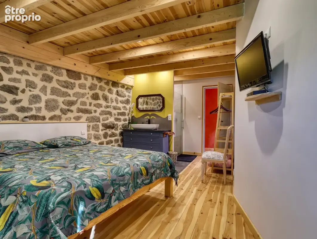 Ensemble immobilier de charme avec résidence principale et 3 gîtes, vaste terrain SAINT AGREVE (07) - photo 8