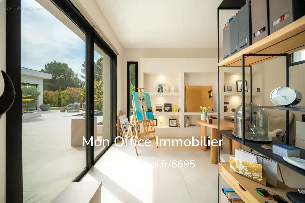 Maison à VENTABREN
