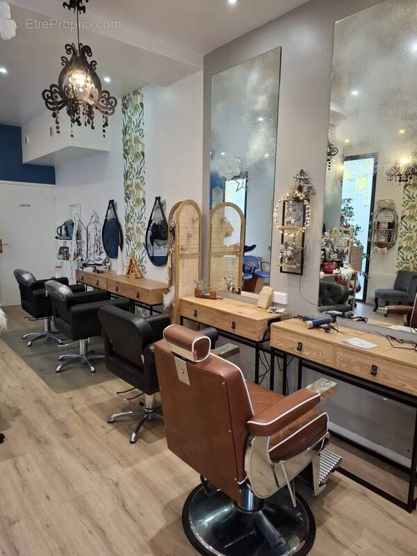 Commerce à MAGNY-LES-HAMEAUX