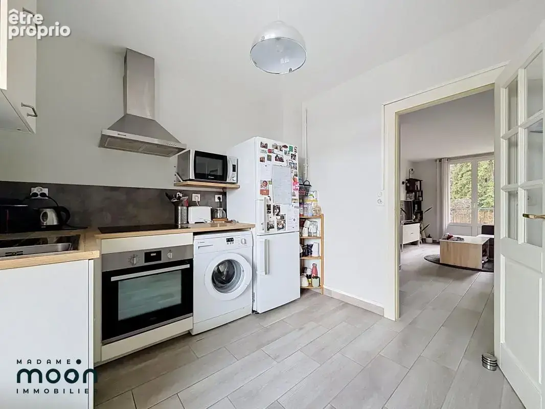 Oullins - Secteur Glacière Jomard - T3 55m2 - Balcon parking - photo 6