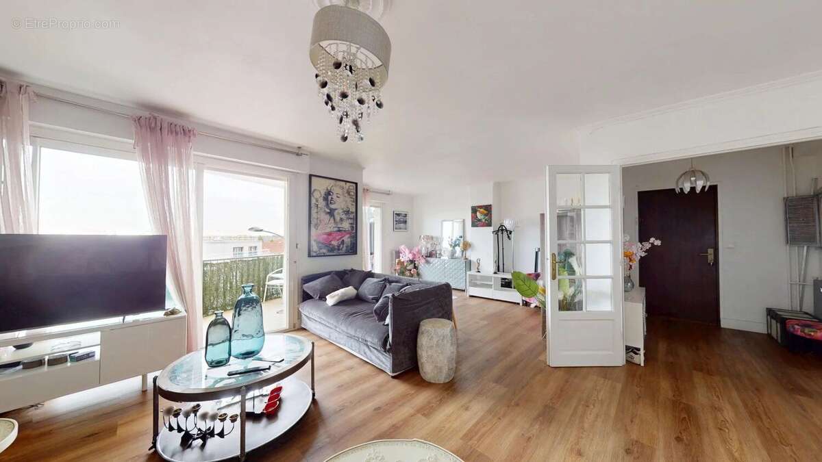 Appartement à PONTAULT-COMBAULT