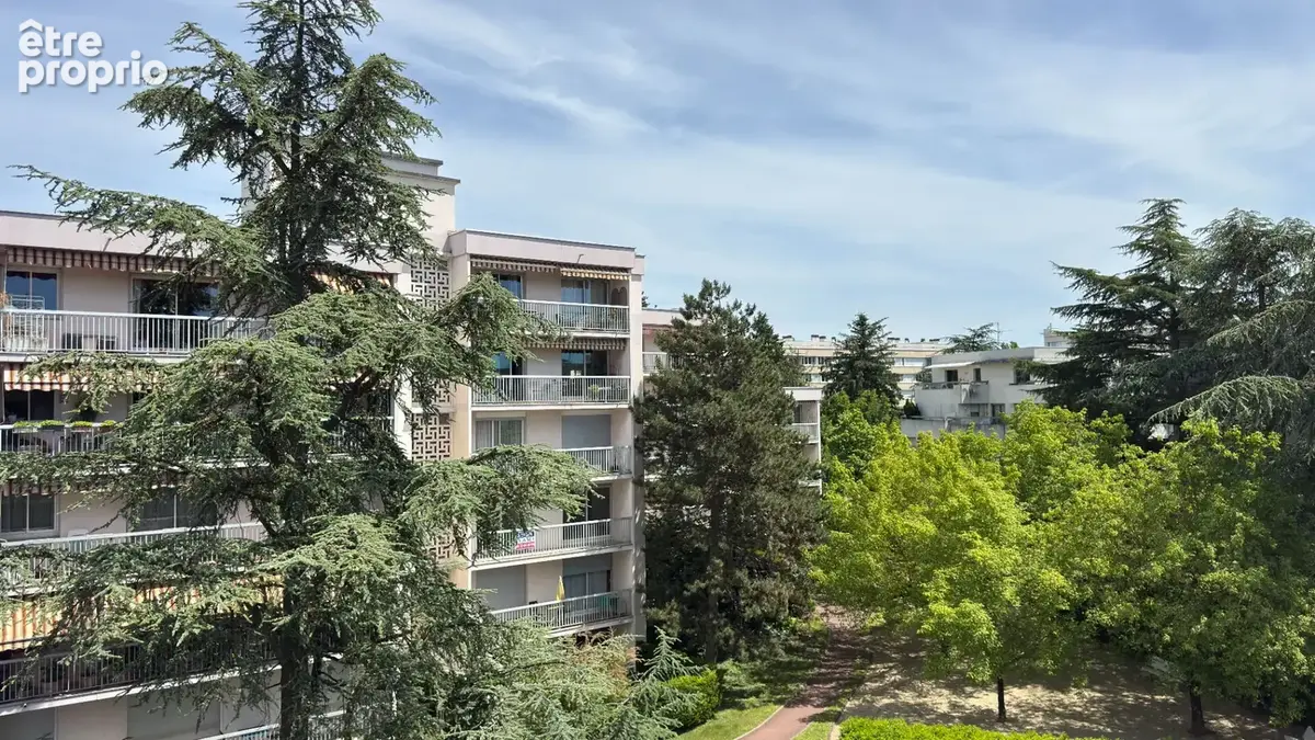 Studio - Dernier étage - Lim. LYON 5 - Vue dégagée - photo 2