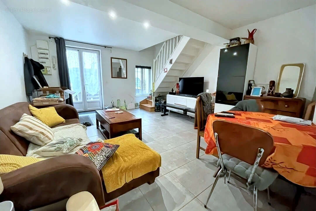 Maison à DAMMARTIN-SUR-TIGEAUX