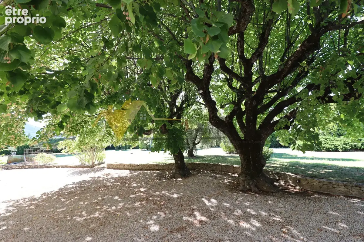 En Provence proche de Vaison la Romaine Mas  de caractère sur grand  terrain arboré  avec piscine. - photo 6