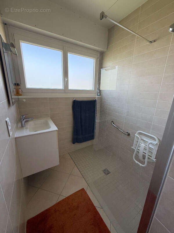 À vendre - Cranves-Sales - Maison d'architecte de 225 m² habitables sur 1 364 m² de terrain - photo 13