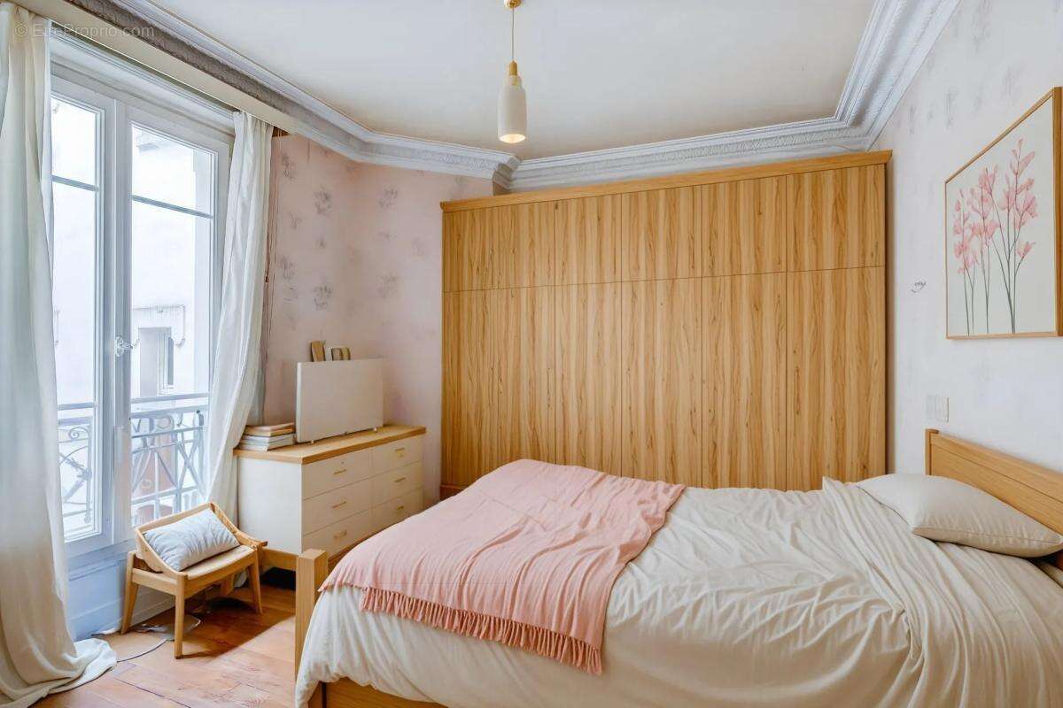 Appartement à PARIS-18E