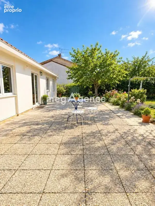 RARE SUR CHOLET (PSB) ! Plain-pied de 100 m² avec garage, hangar et jardin clos - photo 11