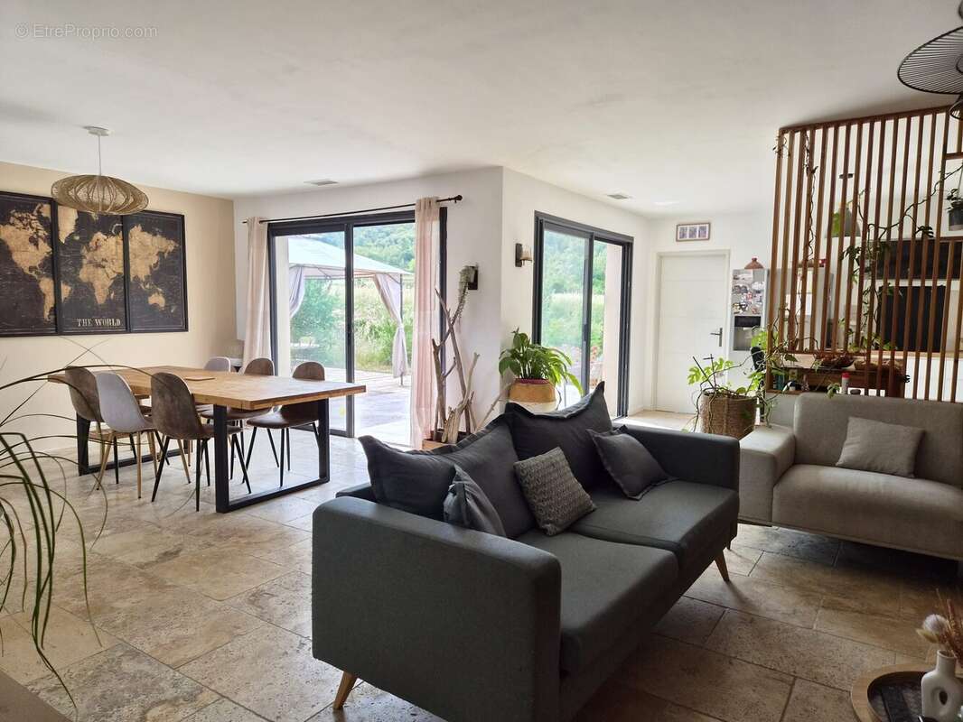 Maison à MONTMIRAT
