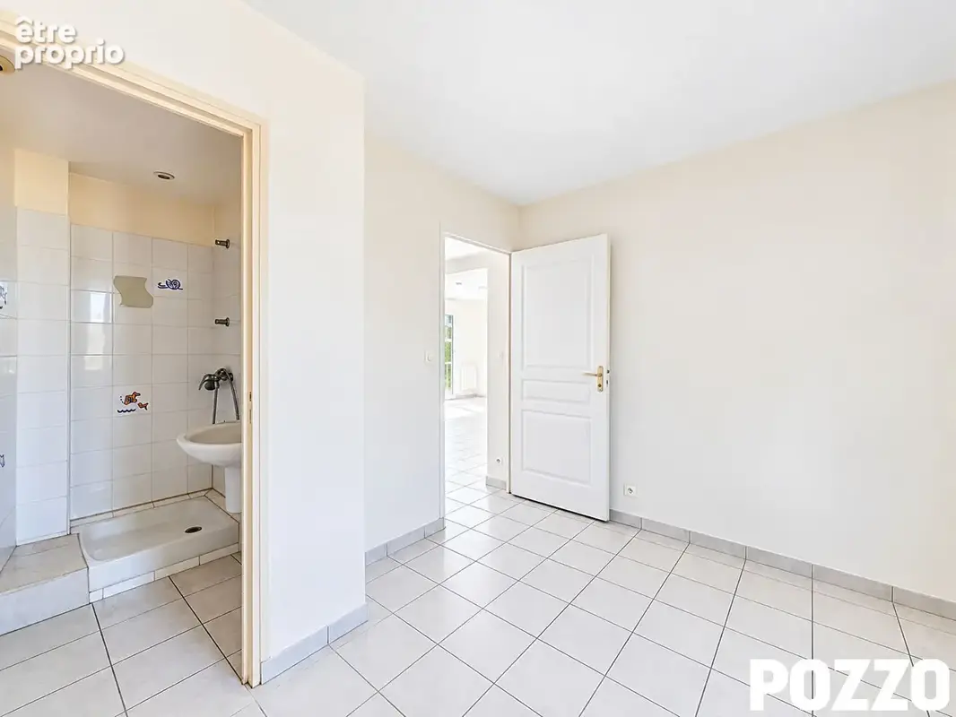 À VENDRE - Maison dans le bourg de Bréhal avec vie de plain-pied ! - photo 7