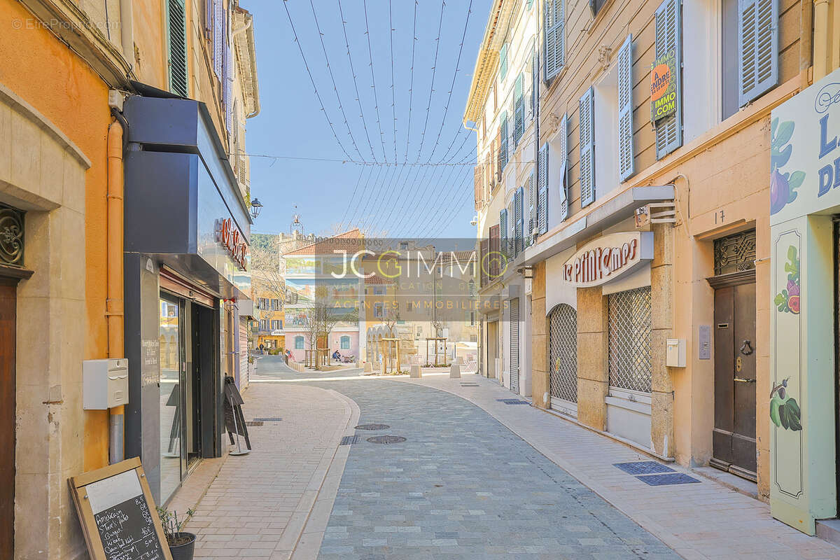 T2 31,35 m2 + Balcon - Solliès-Pont centre - rénové à neuf - photo 11