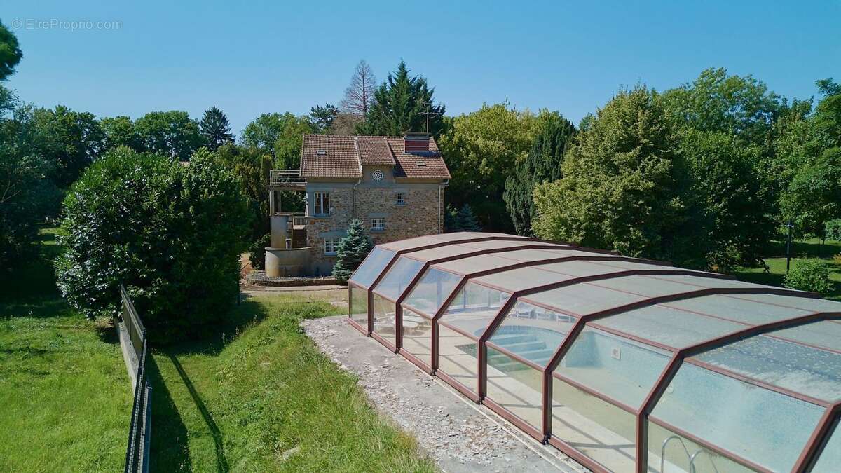 200 m² à Conde-Sainte-Libiaire  - photo 3