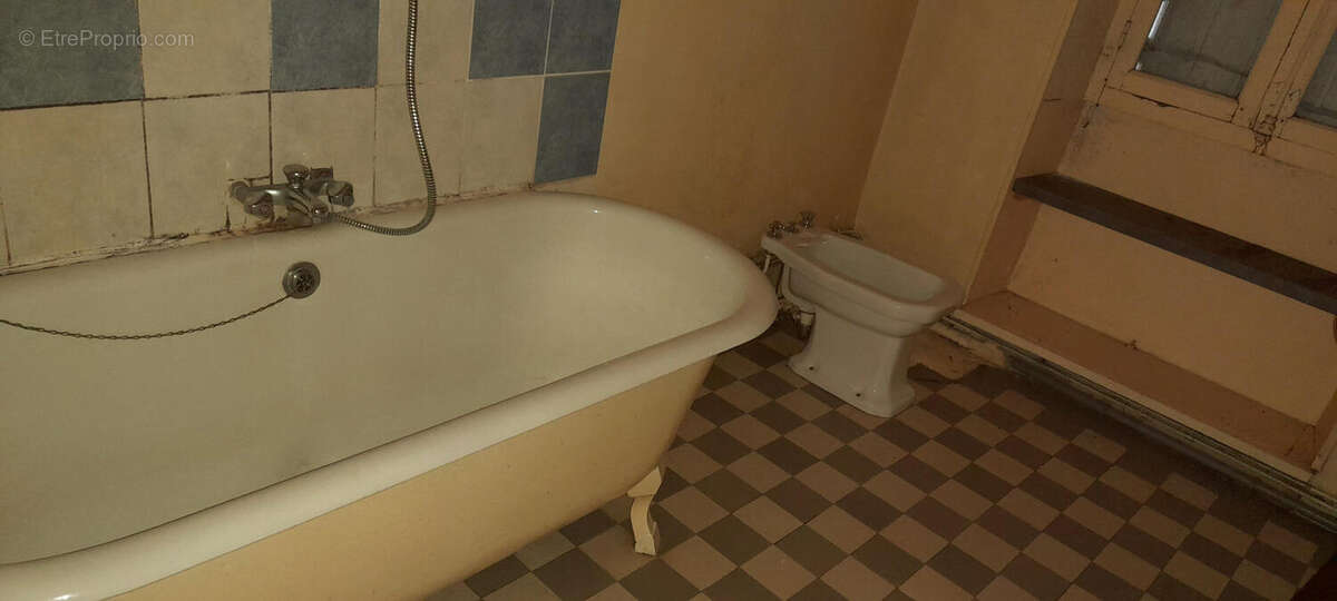 Le salle de bains - Maison à LA COQUILLE