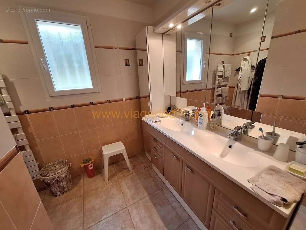 Maison à ROQUEBRUNE-SUR-ARGENS