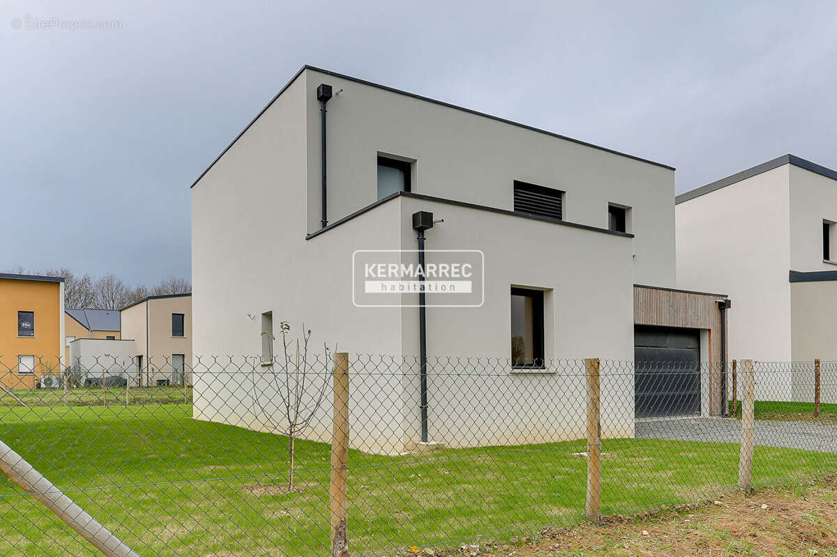 Maison à LA CHAPELLE-DES-FOUGERETZ