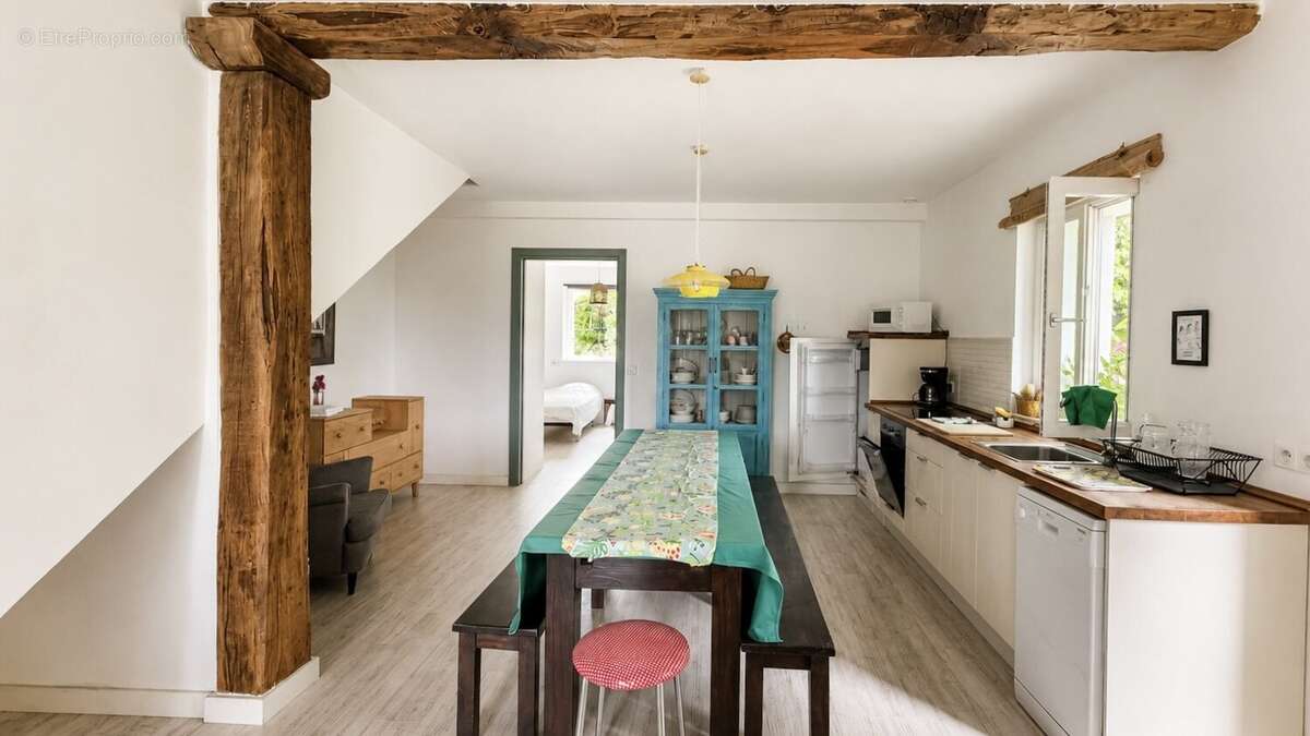 Maison de caractère du XVIIIe siècle rénovée  402 m² habitables  9 chambres  Terrain de 2 215 m²  Urt - photo 16