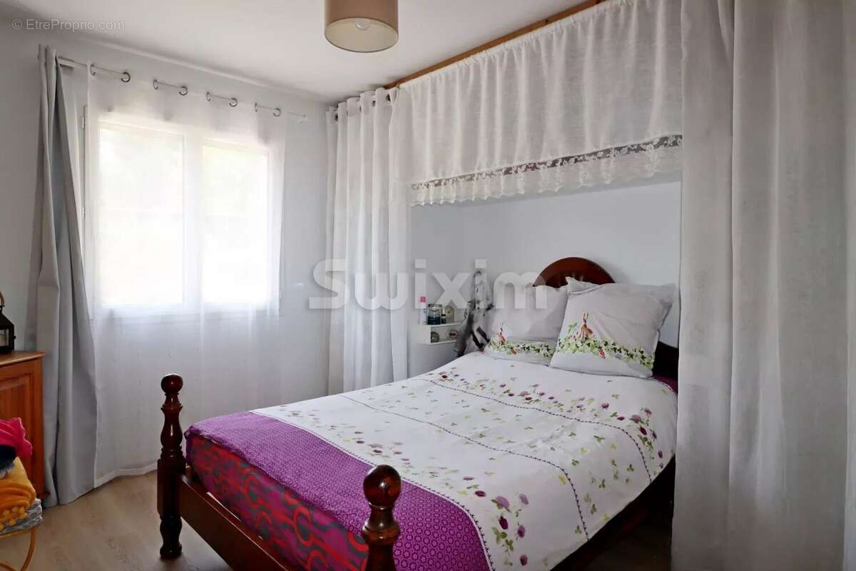 Maison à SAINT-GINEIS-EN-COIRON