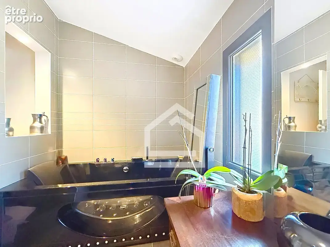 Maison contemporaine de 198 m2, 5 chambres, piscine et double garage - photo 26