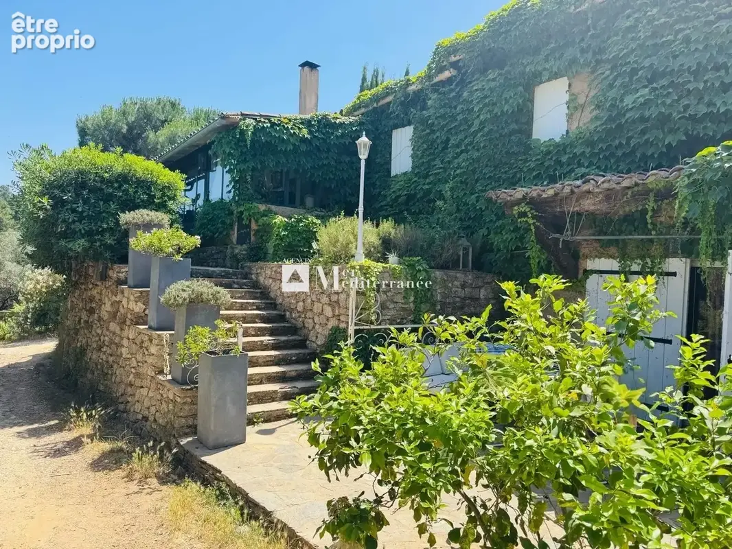 Maison à LA GARDE-FREINET