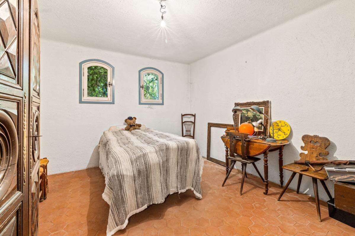 Nice gairaut – villa provençale avec vue mer, piscine, terrain de 2 000 m² et garage de 100 m² - photo 48